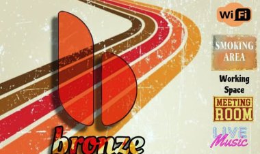 RUMAH KOPI LANTAI ATAS TEMPAT MINUM AMERICANO SAMBIL NGERJAIN TUGAS TENYAMAN DI TODDOPULI